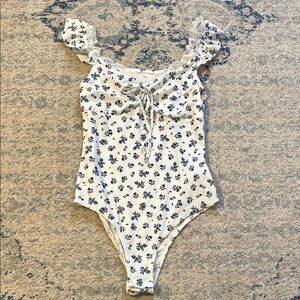 Floral Print Ruffle Sleeve Bodysuit